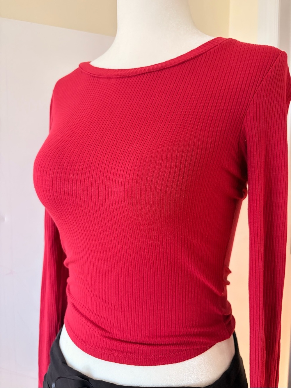 🍀 2/$10: Red Ribbed Long Sleeve Crop Top - Picture 2 of 2
